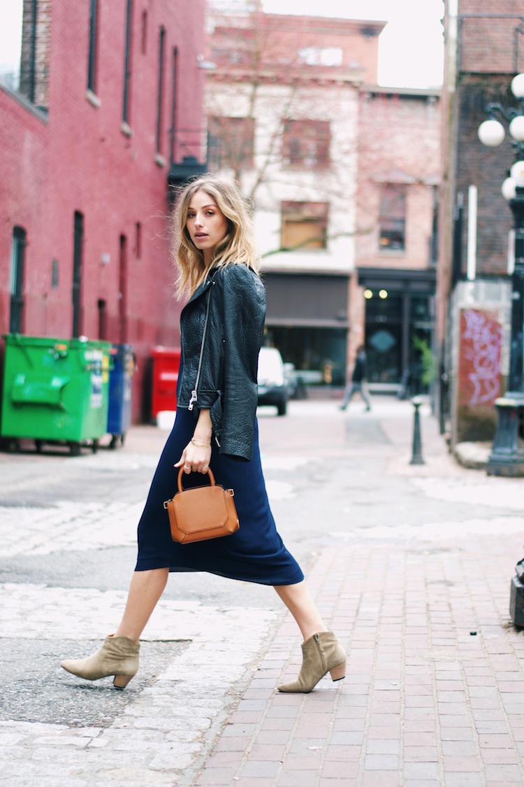in my bega bag aritzia casual cool street style outfit