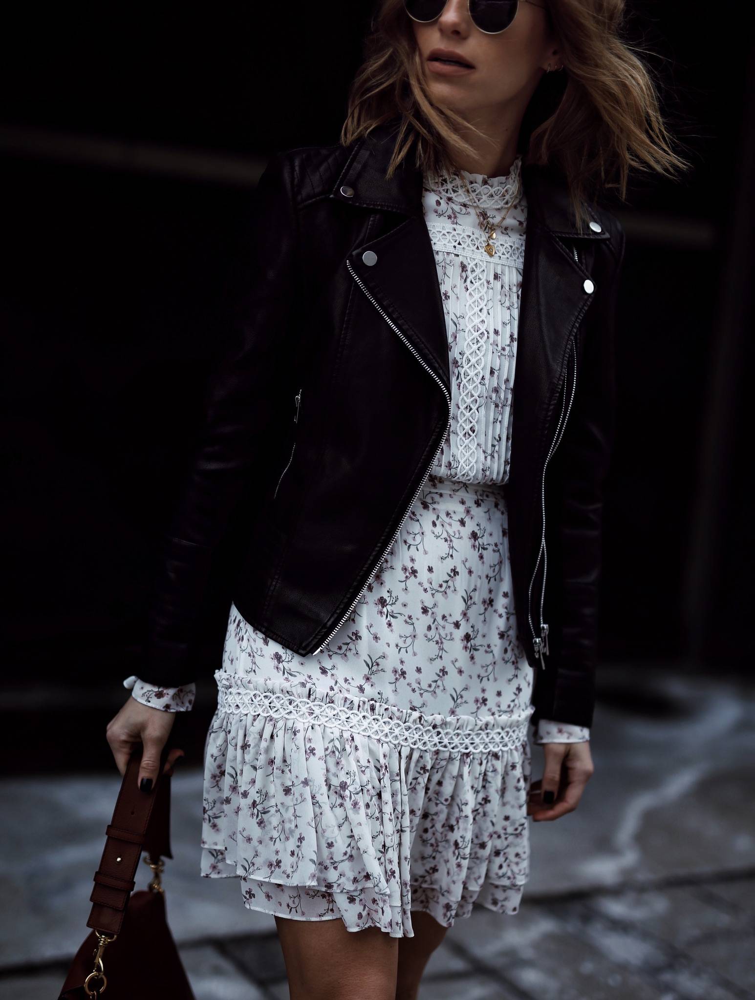 How To Dress Like A French Fashion Blogger It S No Secret That I And Many Others Admire French Style These Women Know How To Look Effortless Y Without Thinking Twice Also Think The
